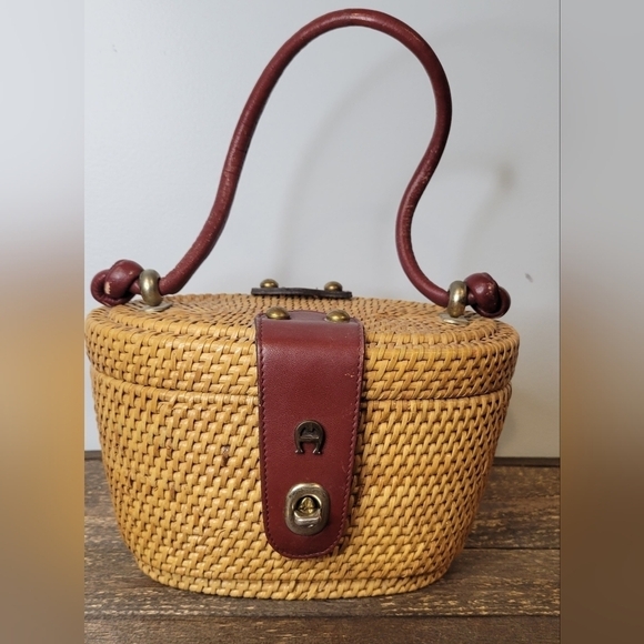 Etienne Aigner Handbags - E.U.C Vintage Etienne Aigner Bucket Bag.